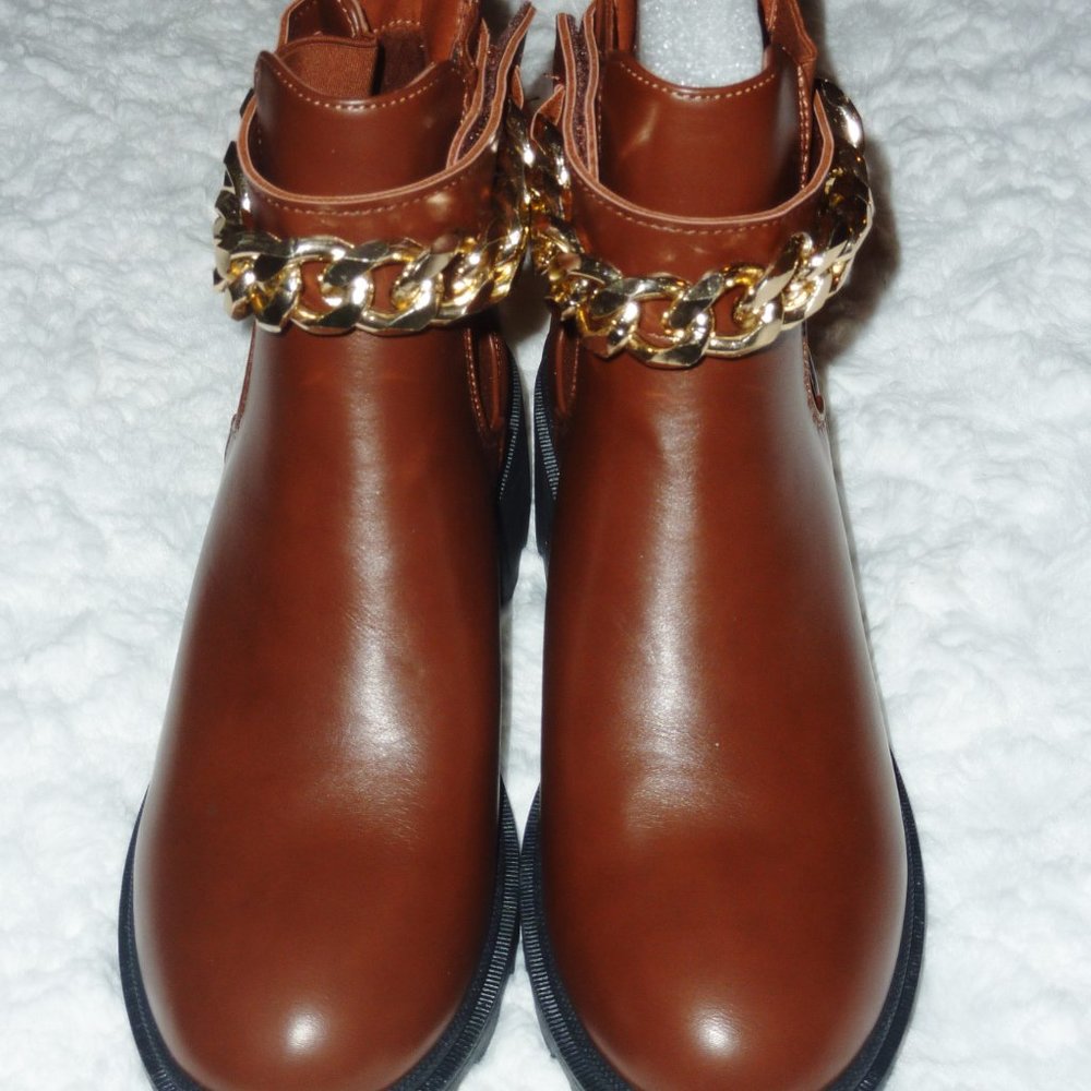 NEW Womens Forever Link Chestnut Brown Boots Gold Chain Accents Chunky Heel 8.5 - Picture 2 of 9